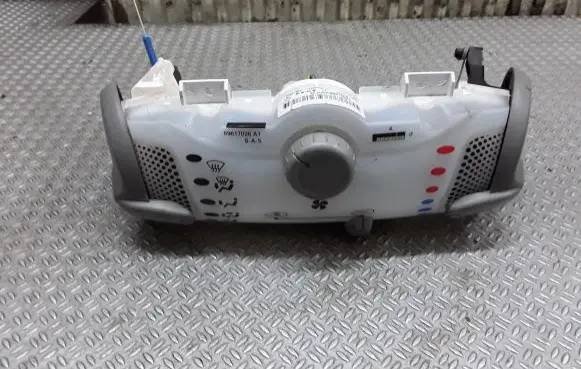 Toyota Aygo AB10 Climate control unit 559000H0040