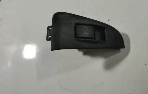 Toyota Avensis T250 Electric window control switch 