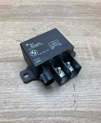 BMW 5 F10 F11 Glow plug pre-heat relay 7661503 V23132A2001X23