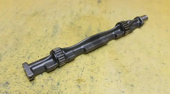 BMW 5 E60 E61 Oil pump balance shaft 