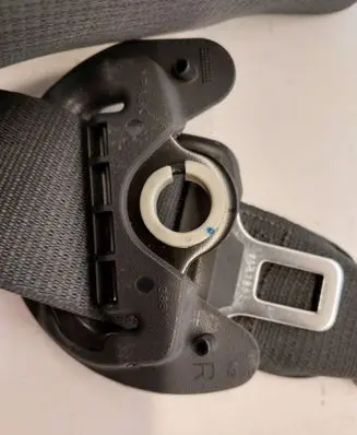 Toyota Auris E180 Front seatbelt