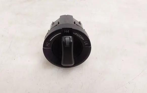 Toyota Hilux VIII Differential lock switch M57269