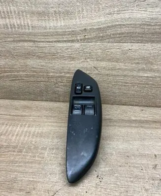 Toyota Yaris Verso Electric window control switch 0115033