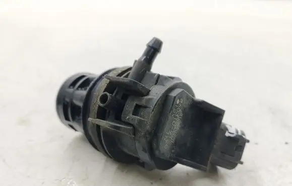 Mazda CX-7 Windscreen/windshield washer pump 8603109120