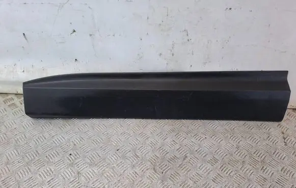 Hyundai Santa Fe Front door trim (molding) 877212W000