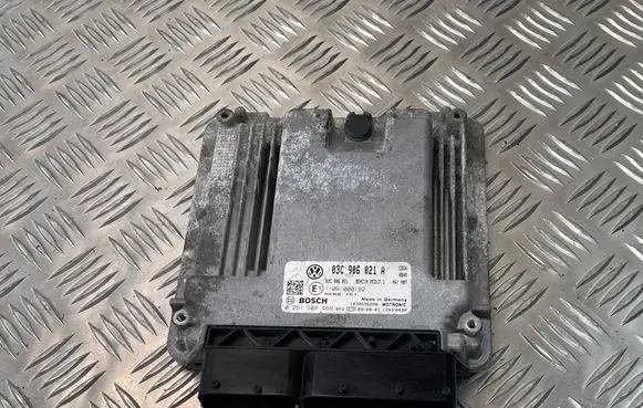 Volkswagen PASSAT B6 Engine control unit/module 03C906021A 03C906021 0261S04469