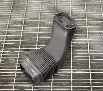 BMW 5 F10 F11 Air intake duct part 8570133