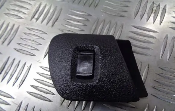 Skoda Octavia Mk1 (1U) Quarter vent window switch 3B0959855