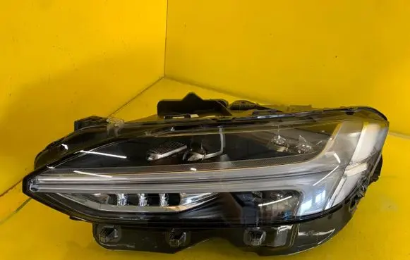 Volvo S90, V90 Headlight/headlamp 32342468