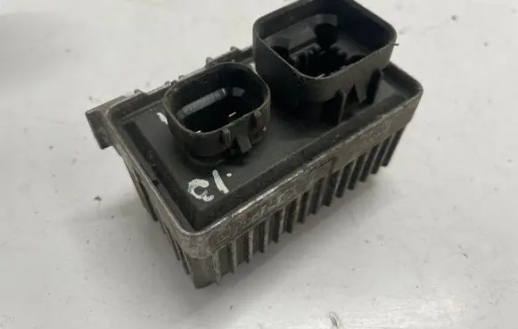 Opel Insignia A Glow plug pre-heat relay 55574293