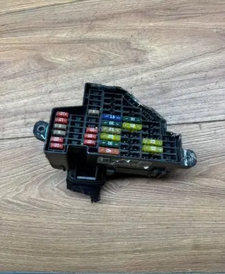 Volkswagen Golf VI Fuse module 1K1941824 5045282010131
