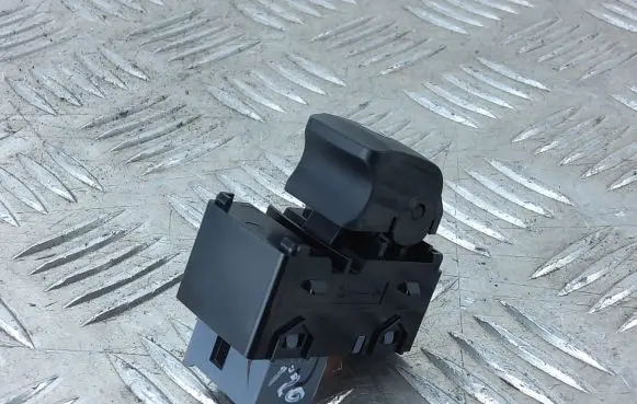 Hyundai i20 (BC3 BI3) Electric window control switch 93581Q0000
