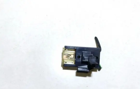 Volkswagen PASSAT B5 Fuse 8a0937530