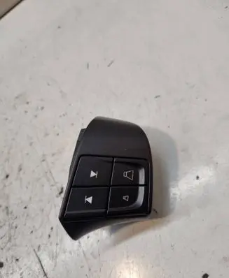 Steering wheel buttons/switches