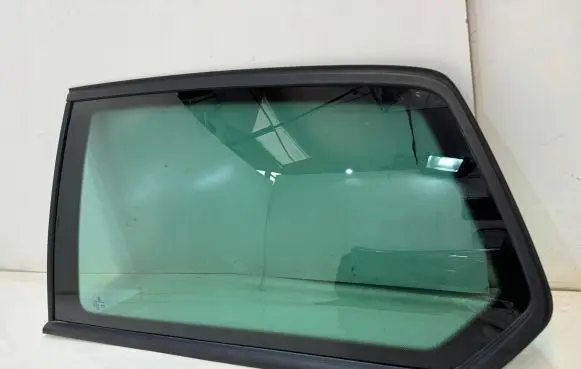Volkswagen Golf VII Rear side window 5G3845041D