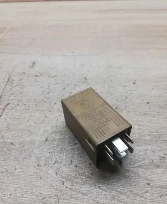 BMW X5 E53 Window wiper relay 8384505