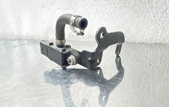 Opel Insignia A Vacuum valve 55566127