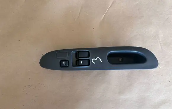 Mitsubishi Colt Electric window control switch MR194815