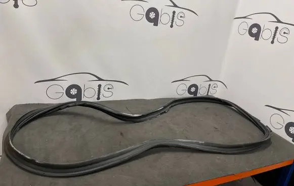 BMW 2 F46 Loading door rubber seal (on body) 7474443