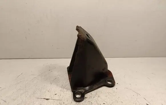 Nissan Navara D40 Engine mounting bracket