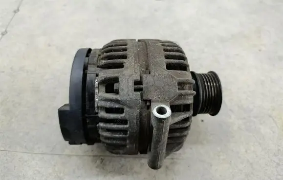 Dacia Sandero Generator/alternator 8200727051
