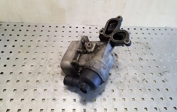 Nissan Qashqai Oil filter mounting bracket