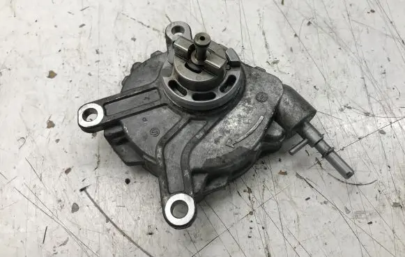 Toyota Avensis T250 Vacuum pump 293000R010 18070759