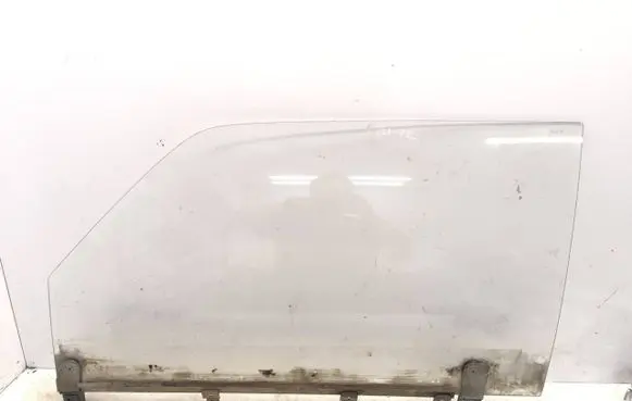 Mercedes-Benz W123 Front door window/glass (coupe) 1237250332 1237250332U