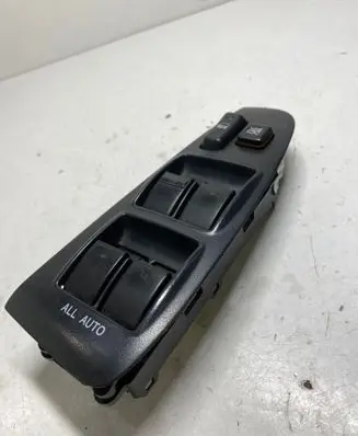 Toyota Avensis T250 Electric window control switch 8482005100 37168A275B06