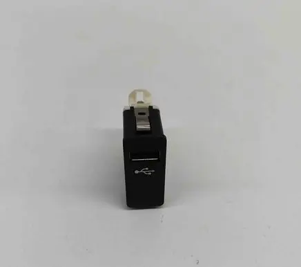 BMW i3 USB socket connector 6820397