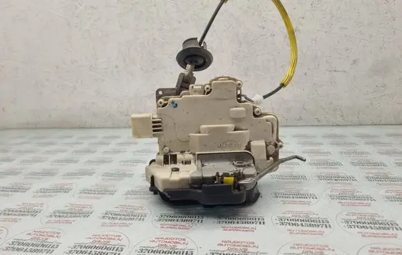 Audi A6 S6 C6 4F Rear door lock 4F0839015