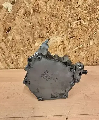 Audi A4 S4 B8 8K Vacuum pump 06J145100C