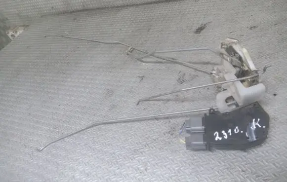 Honda HR-V Front door lock 