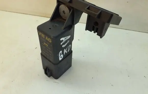 Audi A3 S3 A3 Sportback 8P Glow plug pre-heat relay 03G907282A