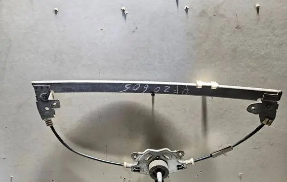 Peugeot 605 Rear door manual window regulator