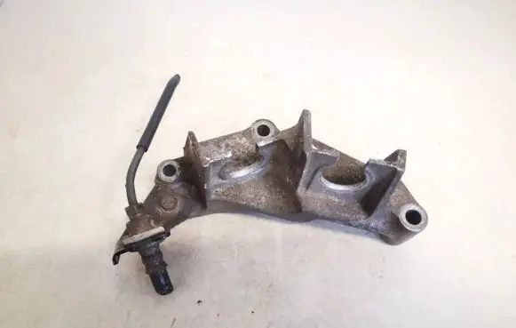 Honda Civic Engine mounting bracket