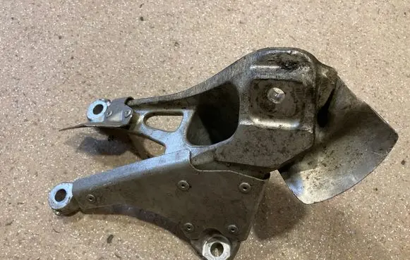 BMW M4 F82 F83 Engine mounting bracket 2284204