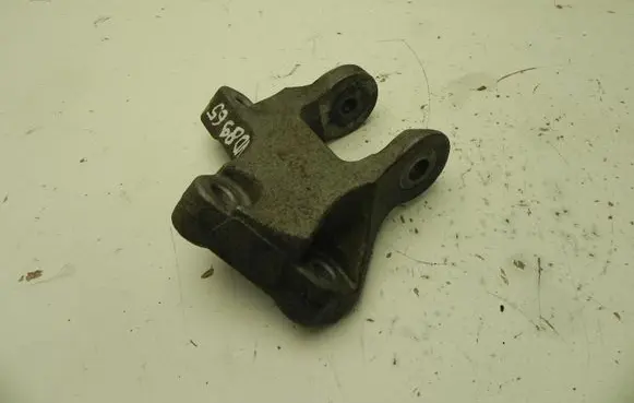 Nissan Juke I F15 Engine mounting bracket VD8965