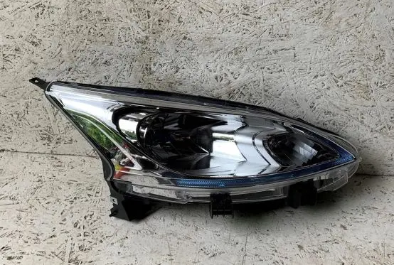 Nissan NV200 Headlight/headlamp 260104FA0A