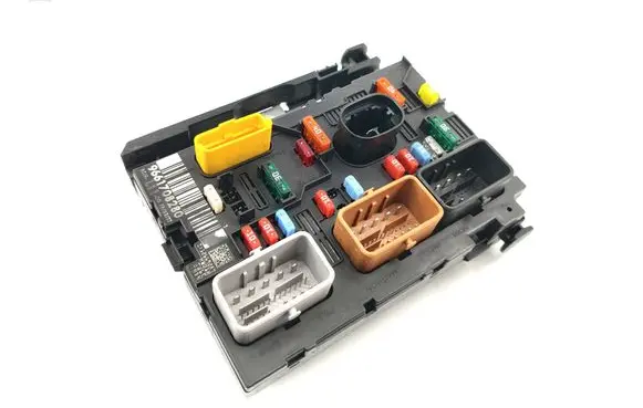 Peugeot 307 Fuse module 9661708280