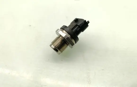 Volvo V70 Fuel pressure sensor 0281002952