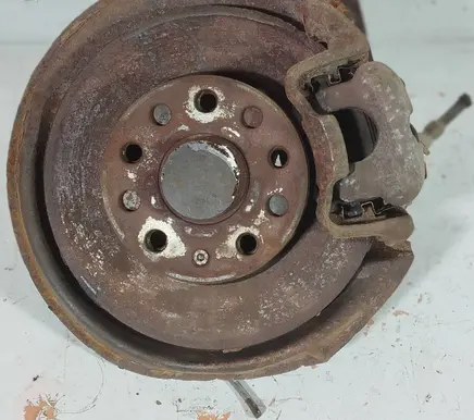 Volkswagen Touran I Rear wheel hub 1K0436P