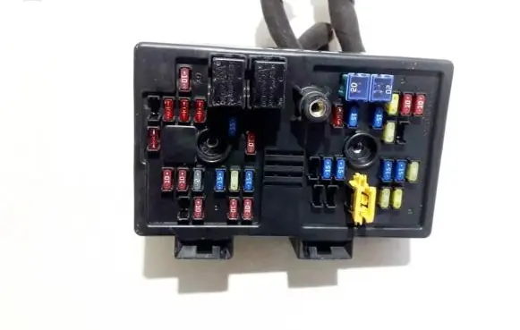 Chevrolet Captiva Fuse box set 96821082