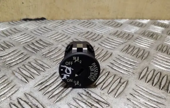 Passenger airbag on/off switch