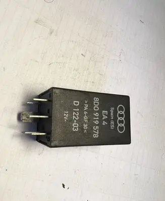 Volkswagen PASSAT B5 Other relay 8D0919578