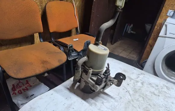 Mazda CX-7 Power steering pump 115251095