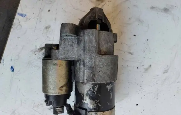 Nissan Almera N16 Starter motor 8200426577
