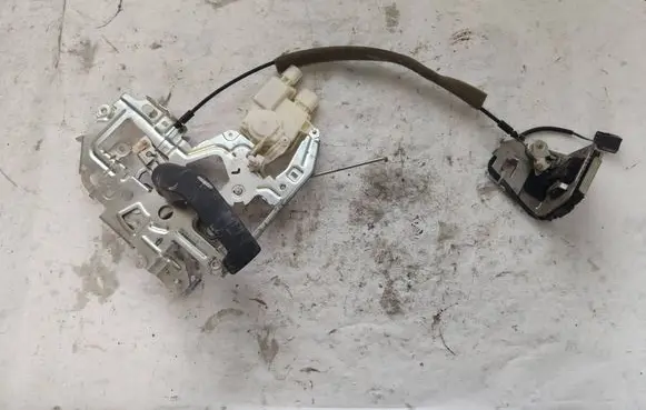 Renault Master III Loading door lock 8200766888