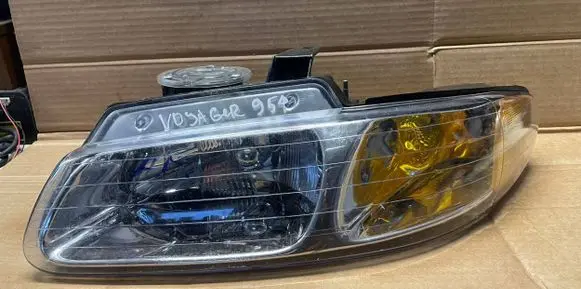 Chrysler Voyager Headlight/headlamp 00817707 4857853AA 2420096