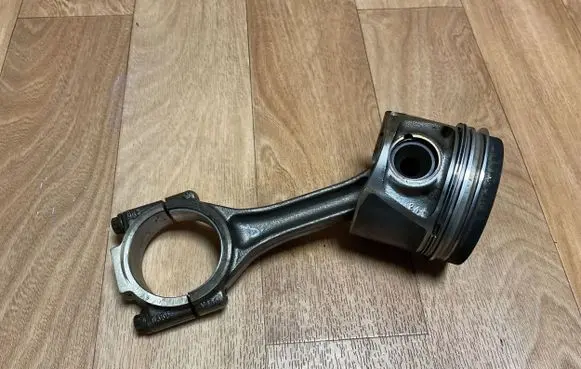 Volkswagen PASSAT B6 Piston with connecting rod 038J BHS